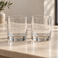 KI-generierte Produktvisualisierung als Gestaltungsbeispiel: Whiskygläser mit Gravur – 2er-Set